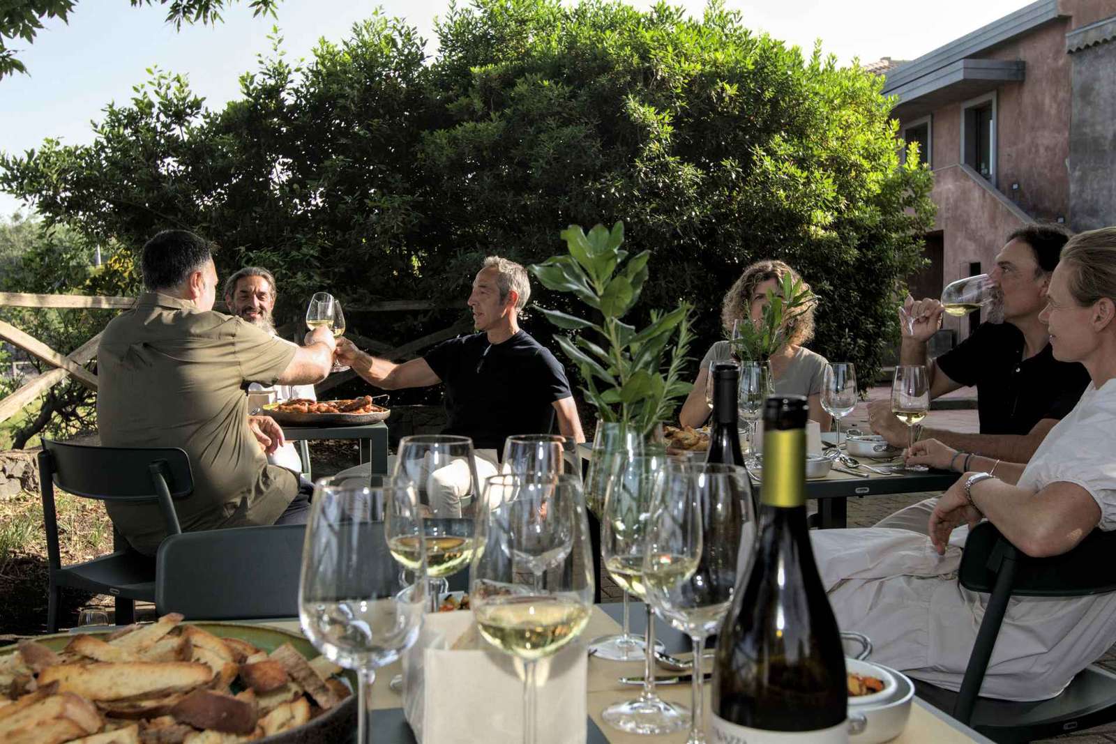 Degustazione di vini Favazza sull'Etna con abbinamenti tipici