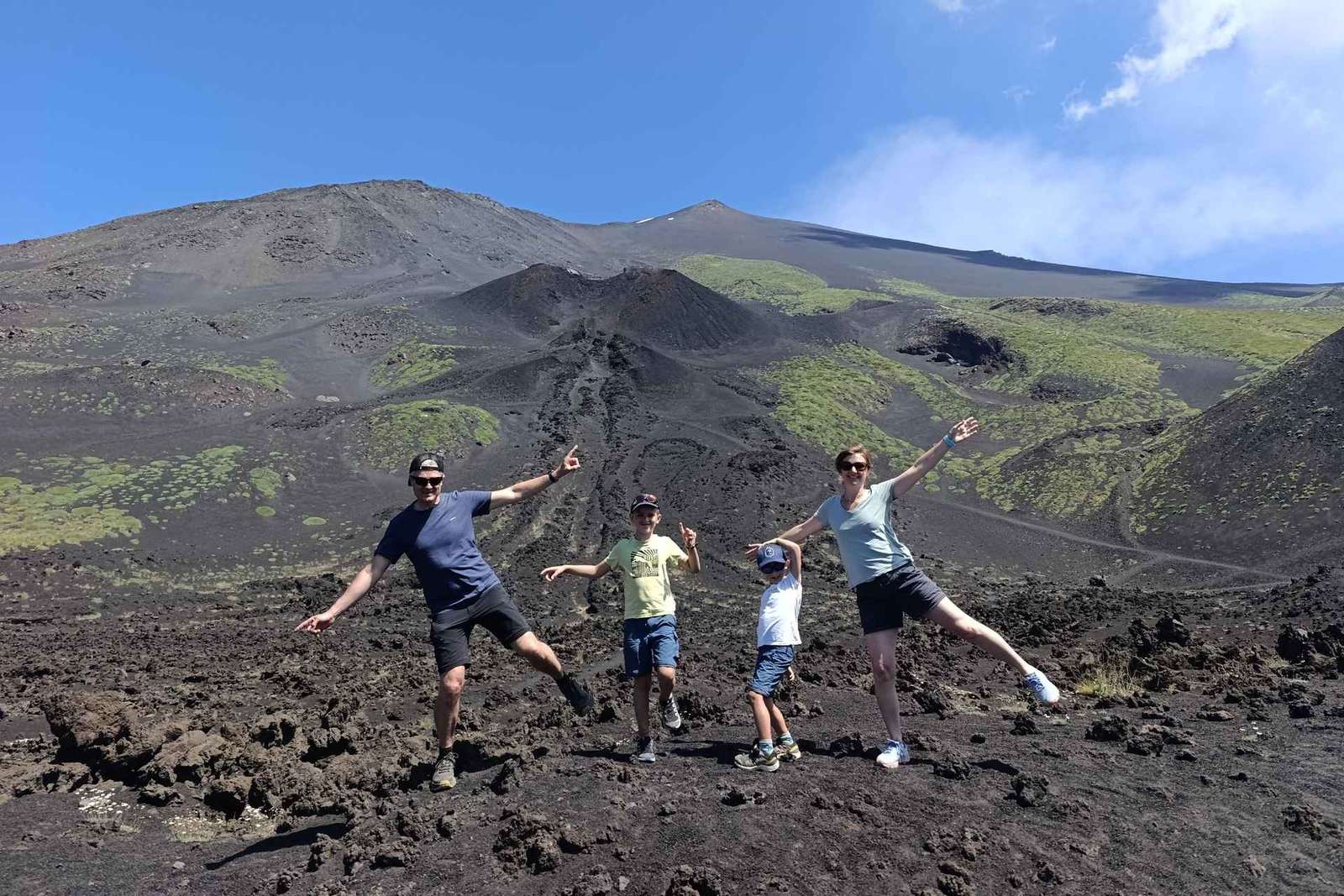 Etna Family Tour: excursión privada en el Etna para familias