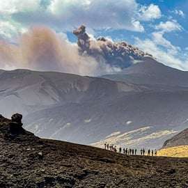 Etna: Trekking po kraterach erupcji z 2002 r.