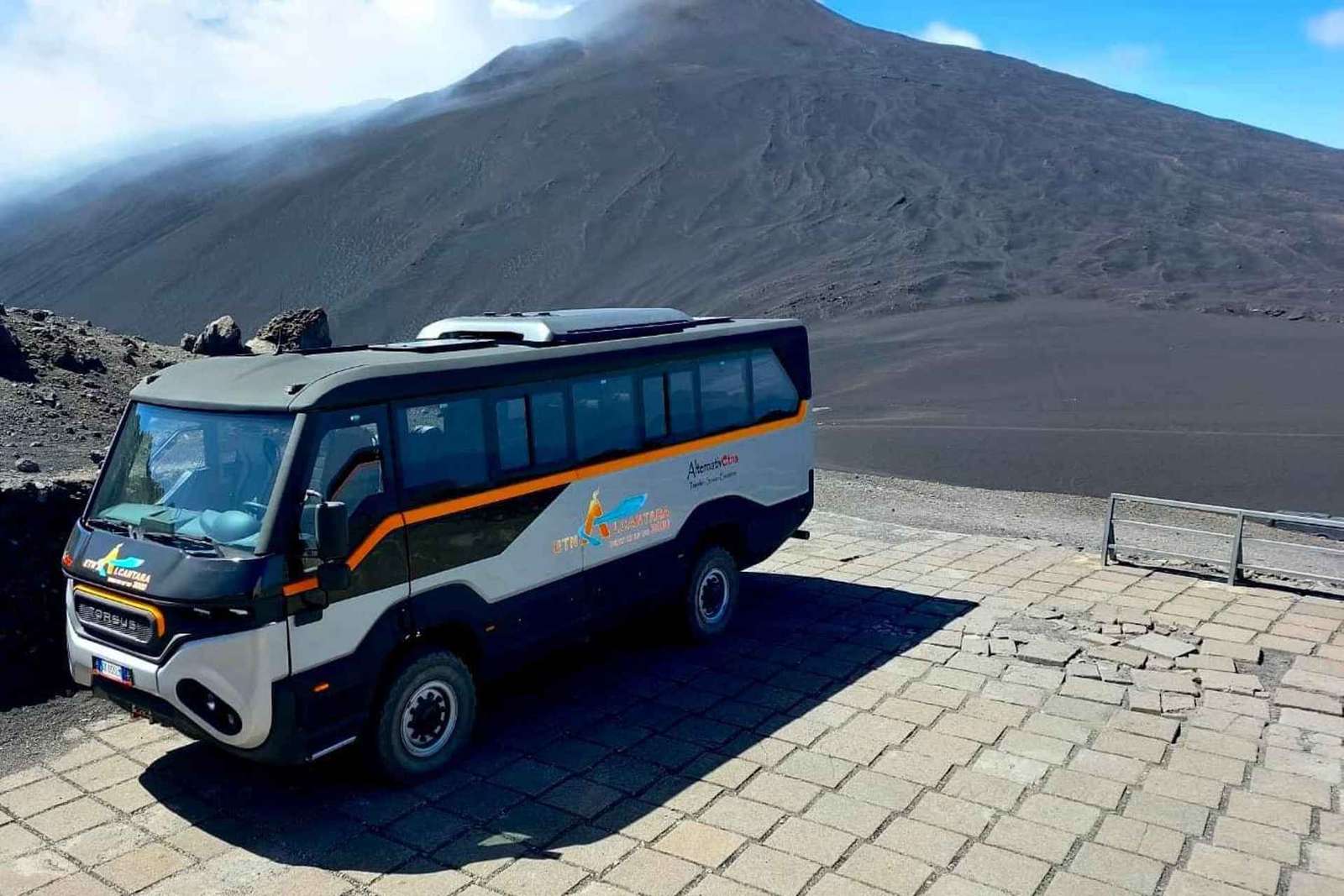 Tour in 4x4 sull'Etna nord: crateri sommitali e cratere del 2002