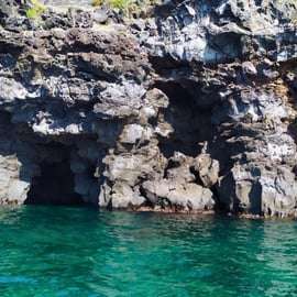Tour in barca di Aci Trezza Costa del Ciclope, cultura, nuoto nelle grotte, gastronomia