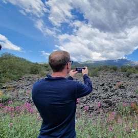 Jeeptur på Etna: lavagrotta, vingård och brunch