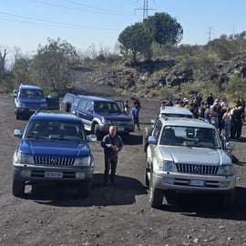 Passeio de jipe 4x4 pelo Etna: gruta de lava e Alcantara