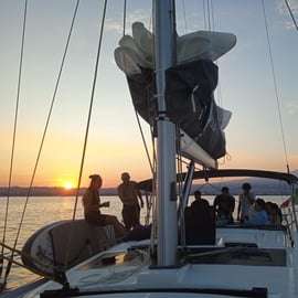 Sunset Sailing Tour in Catania with Aperitif and Dinner
