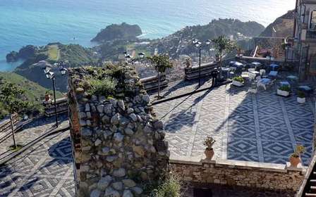 Desde Catania: Excursión Loto Blanco Taormina, Castelmola y Naxos