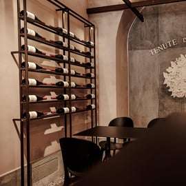 Degustazione di vini dell'Etna a Catania, vicino al Duomo