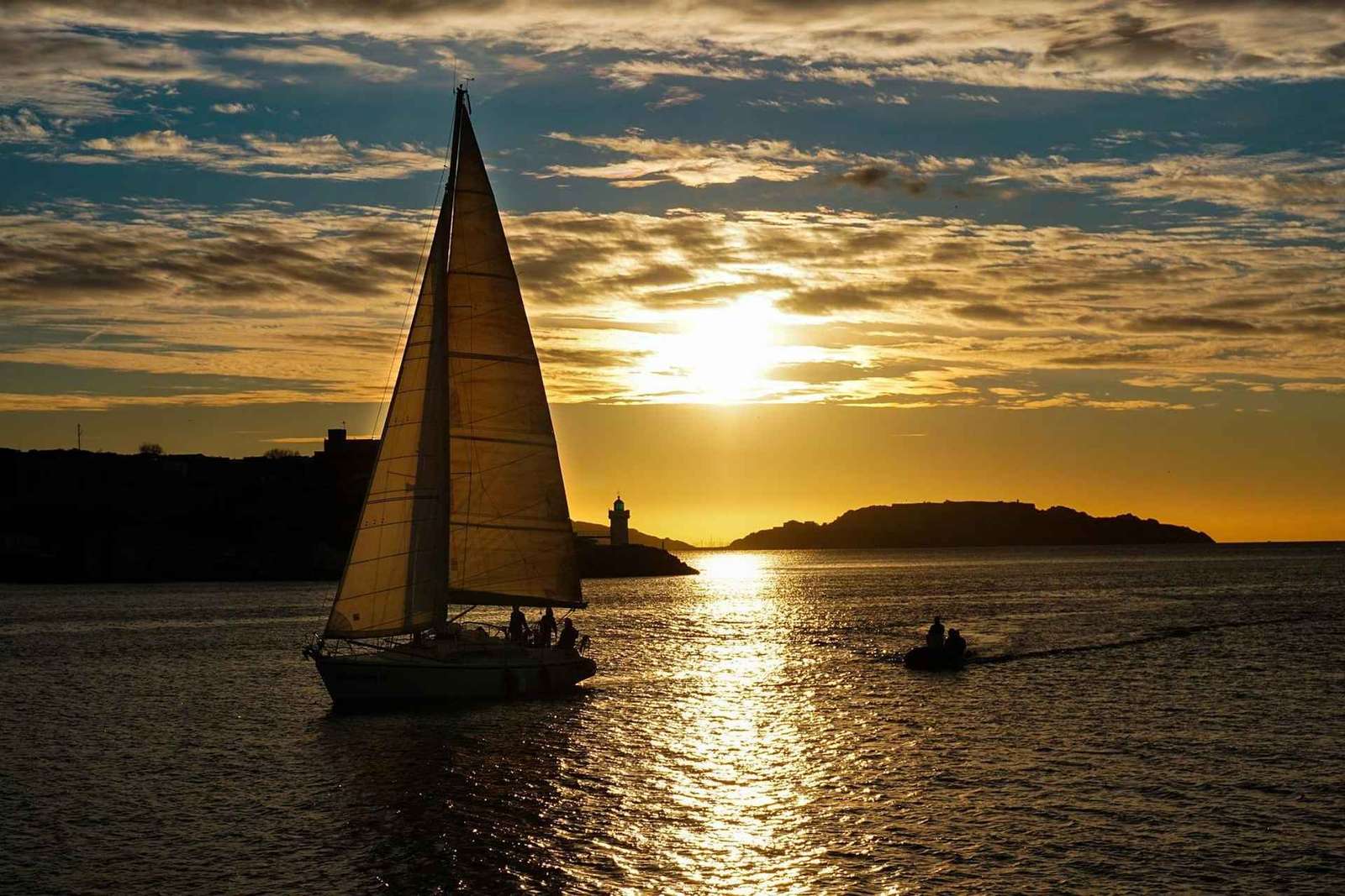 Catânia: aperitivo em um veleiro ao pôr do sol ao longo da costa