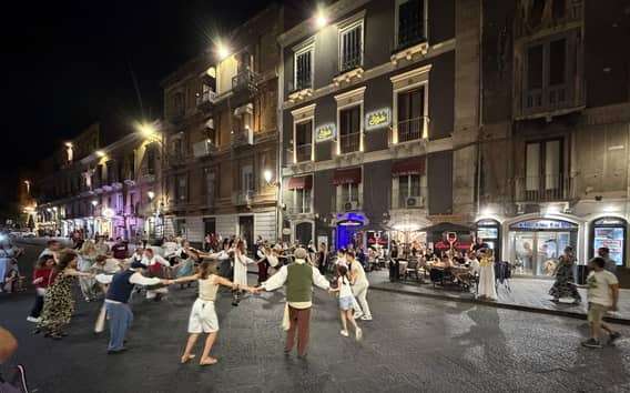 Tarantella-show és szicíliai vacsora Catániában