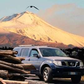 Jeeptur på Etna: lavagrotta, vingård och brunch