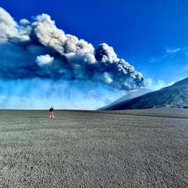Etna: Tour guidato dei crateri superiori settentrionali in 4x4 con trekking