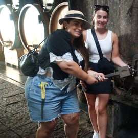 Etna in jeep con pranzo e vini: grotte laviche e vigneti