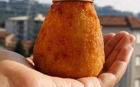 Catania: Walking Tour with Sicilian Bites & Insider Stories