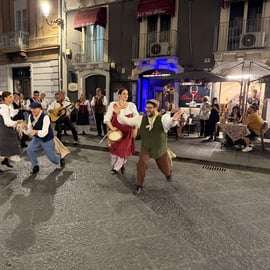Tarantella-Show in Catania mit sizilianischem Abendessen