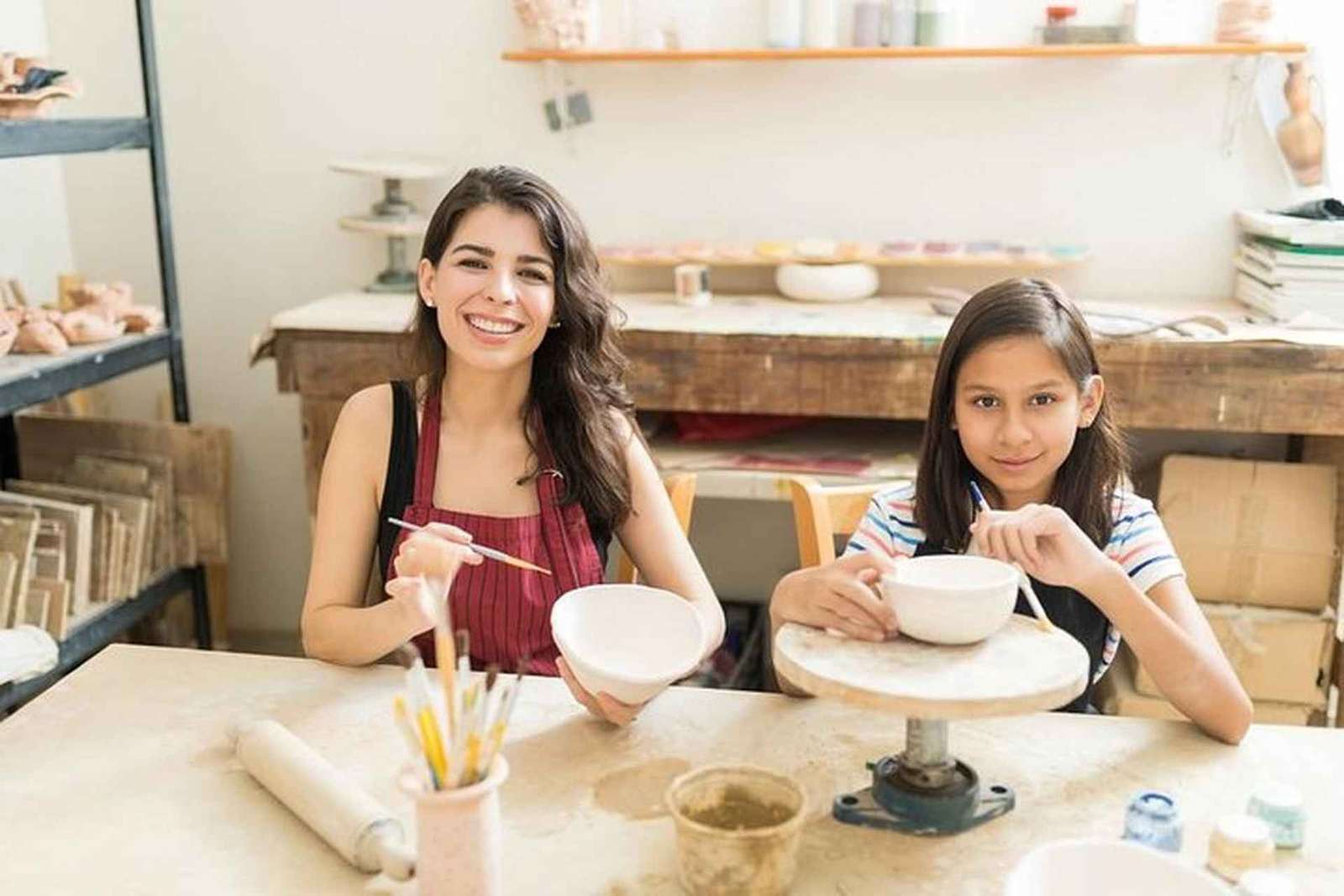 Laboratorio di ceramica a Catania con un esperto locale