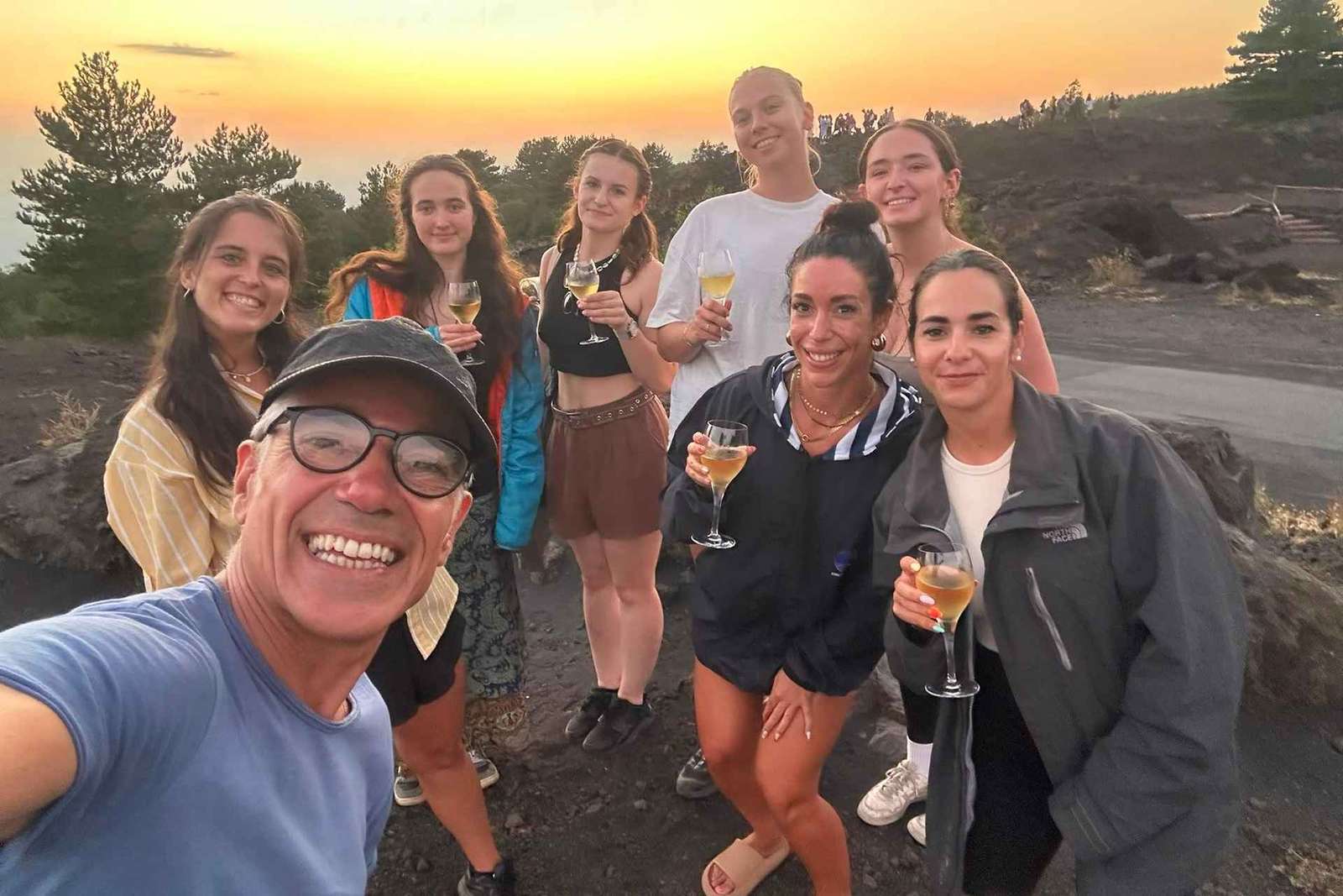 Catania: Tour del tramonto sull'Etna e vino Etna Doc