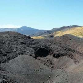 Túra az Etna északi oldalán a 2002-es kráterekhez