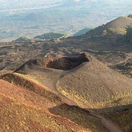 Catania: Tour del tramonto sull'Etna e vino Etna Doc