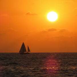 Catânia: aperitivo em um veleiro ao pôr do sol ao longo da costa