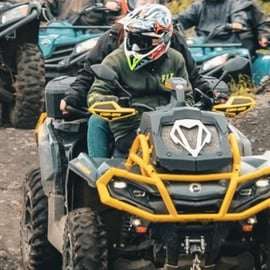 Quadtur på Etna: kör själv genom lavagrottor och pinjeskog