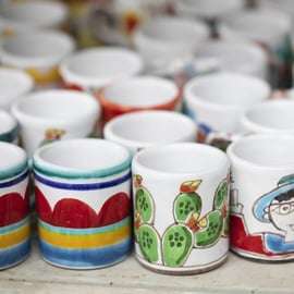 Laboratorio di ceramica a Catania con un esperto locale
