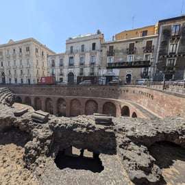 Catániai éjszakai városnézés: barokk és Fekete Colosseum
