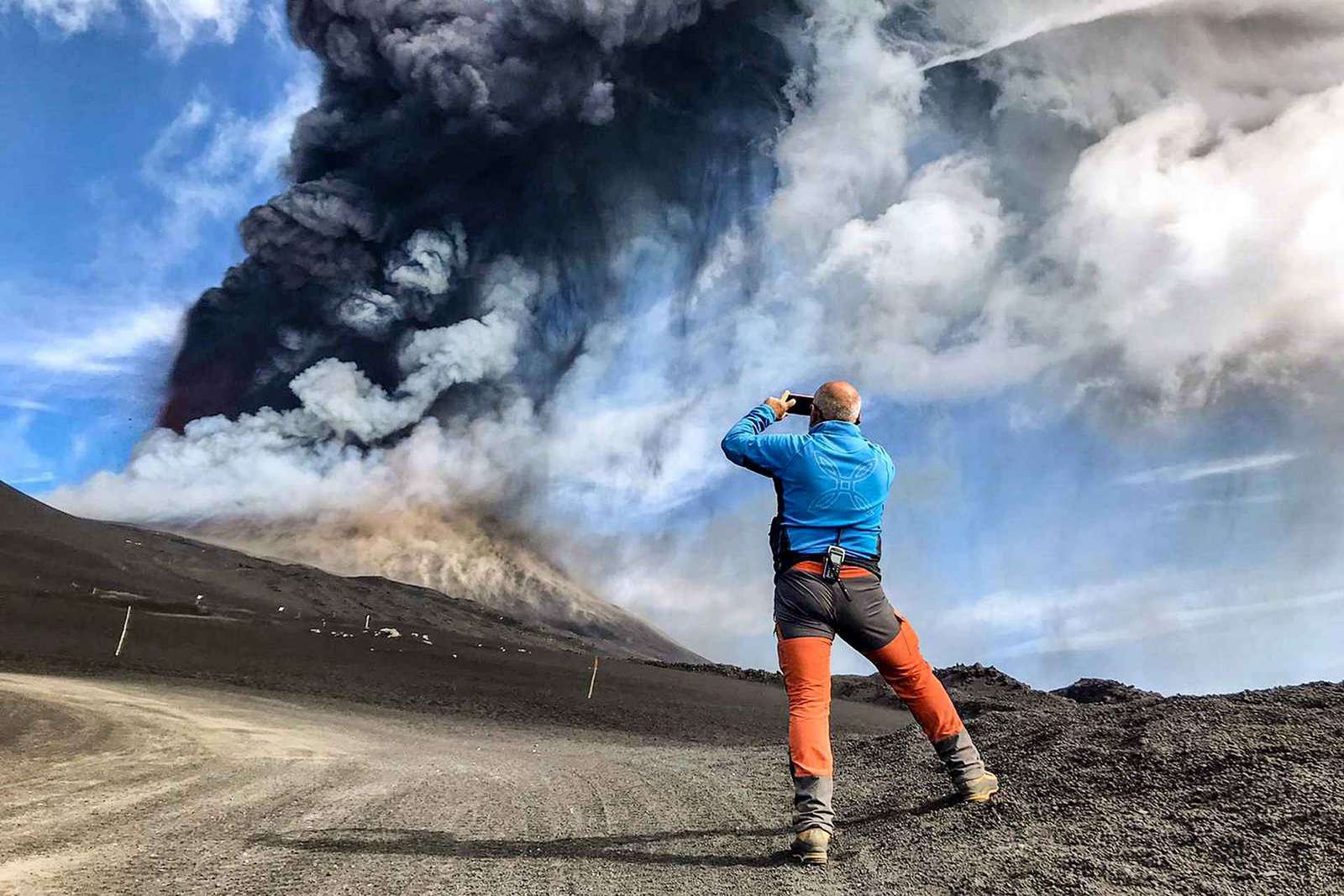 Excursion sur l'Etna à 3 000 m : 4x4 et canal de lave