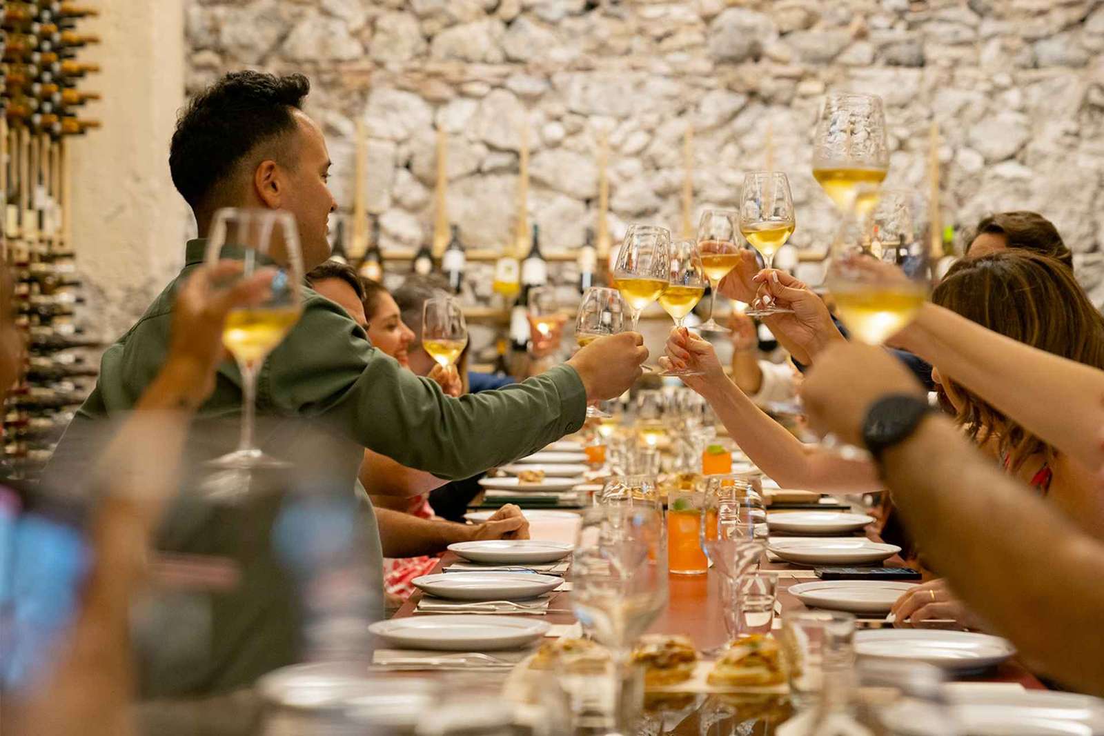 Catania: Degustazione di vini vulcanici in un mercato metropolitano