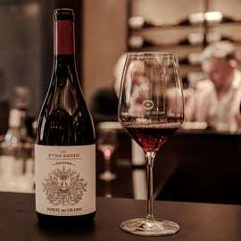 Degustazione di vini dell'Etna a Catania, vicino al Duomo