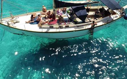 Catania: Excursión en barco con aperitivo, Prosecco y snorkel