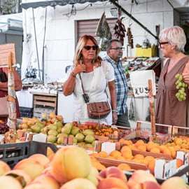 Tour a pie por Catania y clase de cocina tradicional con vino