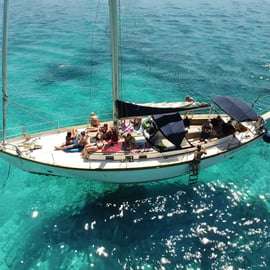 Catane : excursion en bateau avec apéritif, Prosecco et plongée en apnée