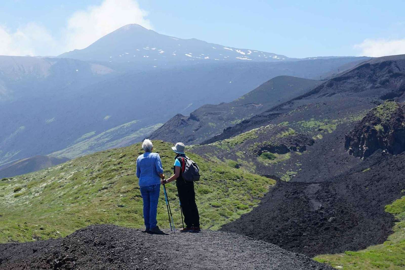 Catania: Morgontur till Etna med provsmakning och lavagrottor