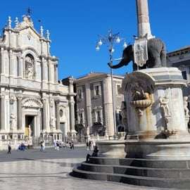 Catania: Walking Tour with Sicilian Bites & Insider Stories