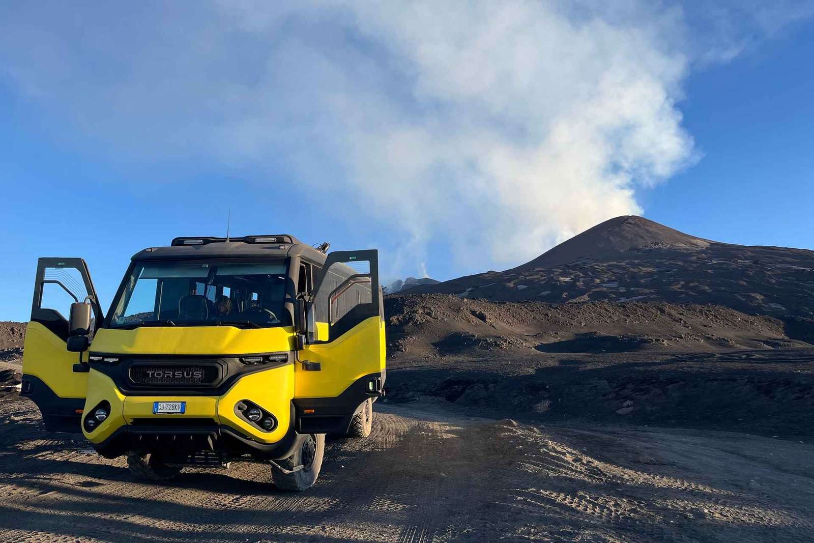 Etna: Tour guidato dei crateri superiori settentrionali in 4x4 con trekking