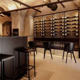 Degustazione di vini dell'Etna a Catania, vicino al Duomo