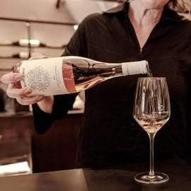 Degustazione di vini dell'Etna a Catania, vicino al Duomo