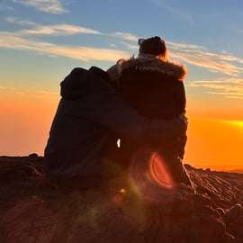 Excursion au coucher du soleil sur l'Etna : grotte de lave