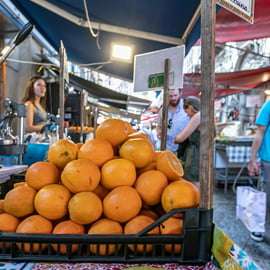 Tour a pie por Catania y clase de cocina tradicional con vino