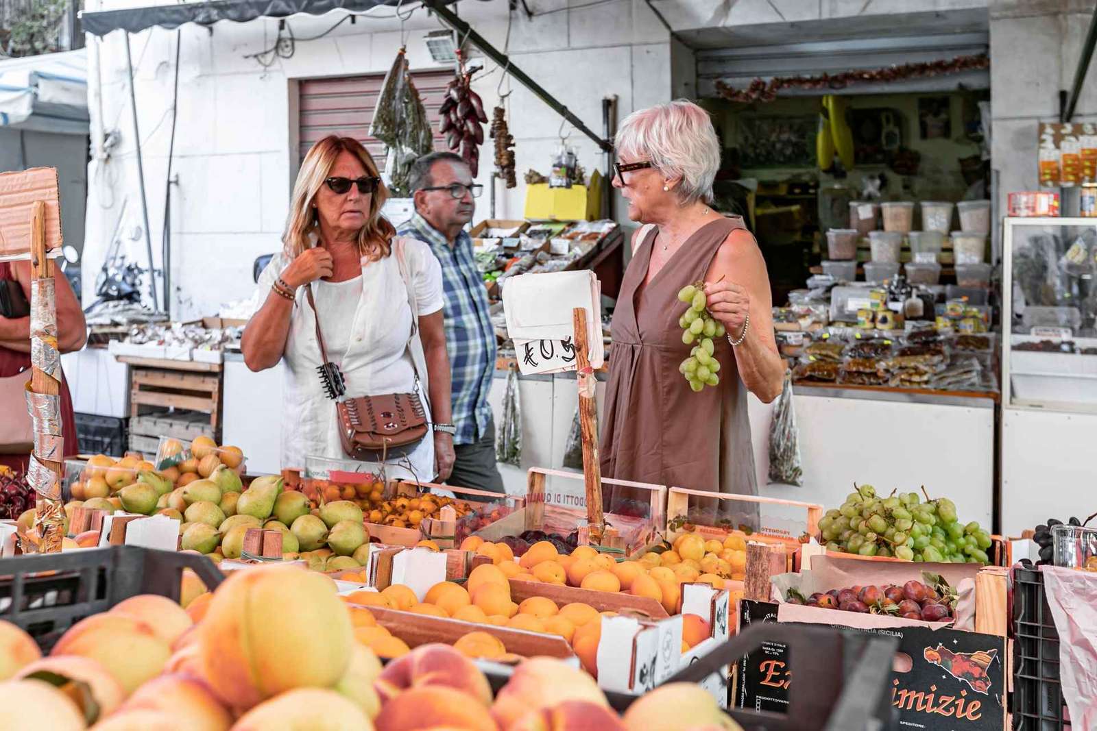 Tour a pie por Catania y clase de cocina tradicional con vino