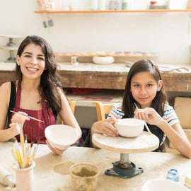 Laboratorio di ceramica a Catania con un esperto locale