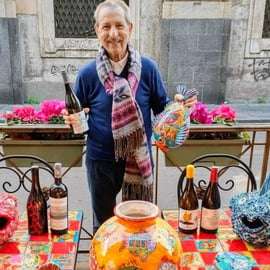 Degustazione di vini siciliani in un'enoteca barocca a Catania