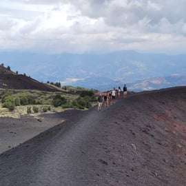 Etna e Gole dell'Alcantara in un giorno con grotta lavica
