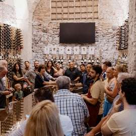 Catania: Degustazione di vini vulcanici in un mercato metropolitano