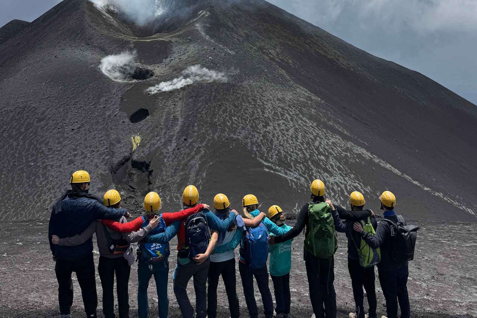 Trekking sull'Etna Sud con guida vulcanologica ai crateri