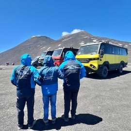 Etna: Tour guidato dei crateri superiori settentrionali in 4x4 con trekking
