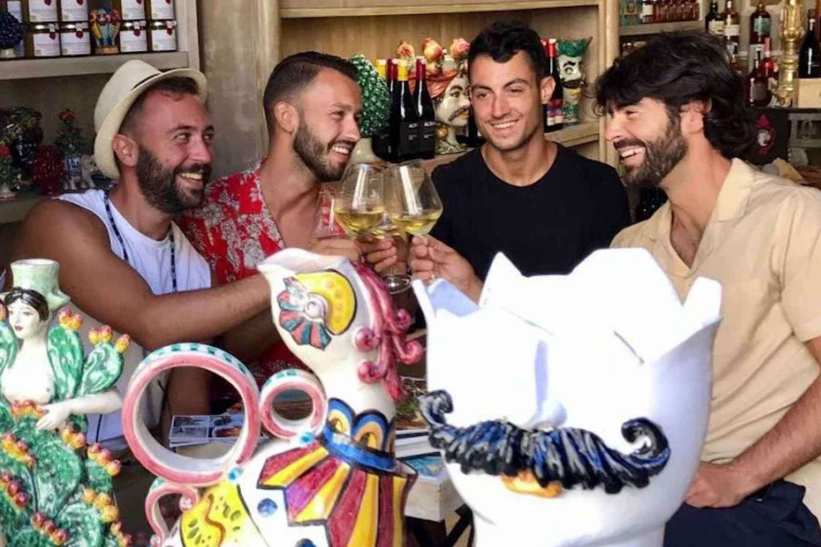 Degustazione di vini siciliani in un'enoteca barocca a Catania